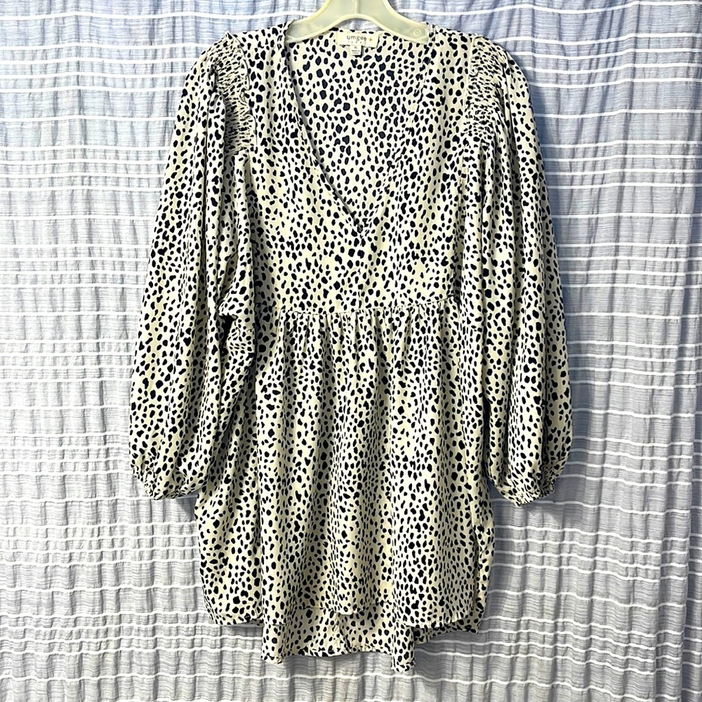 Black and White flowy top